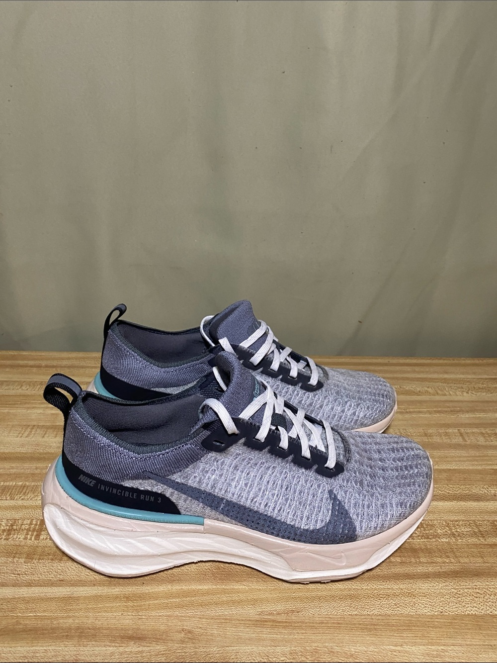 Nike ZoomX invincible Run FlyKnit 3 Cool Grey FN7503-065 Mens 7 EUC